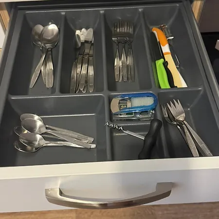 Komplette Oberwohnung 70 Qm, 2 Zimmer, Bad, Separater Zugang Διαμέρισμα