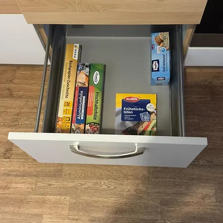 Komplette Oberwohnung 70 Qm, 2 Zimmer, Bad, Separater Zugang Διαμέρισμα *