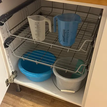 Komplette Oberwohnung 70 Qm, 2 Zimmer, Bad, Separater Zugang *